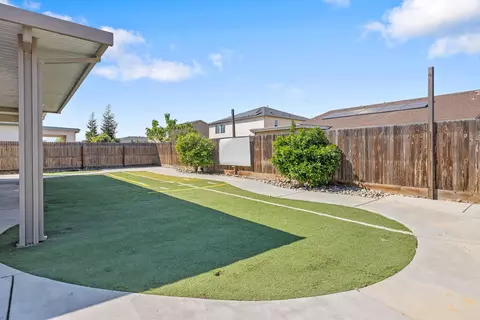 Exterior - 4002 E Cypress Ave, Visalia, CA 93292 photo 8 of 11