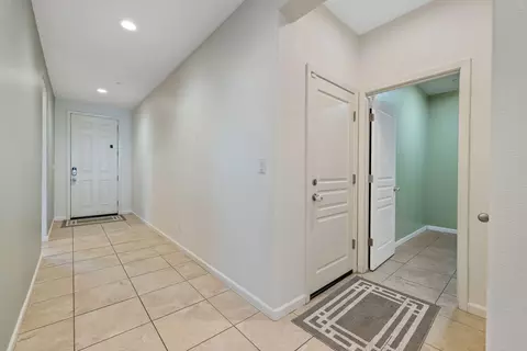 Entry Way - 4002 E Cypress Ave, Visalia, CA 93292 photo 3 of 11