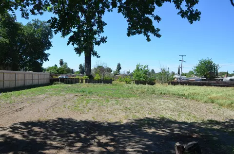 Exterior - 237 Smith Ave, Lemoore, CA 93245 photo 5 of 6