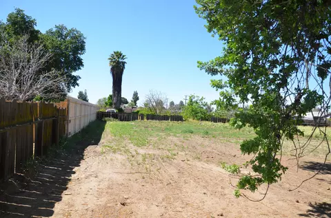 Exterior - 237 Smith Ave, Lemoore, CA 93245 photo 4 of 6
