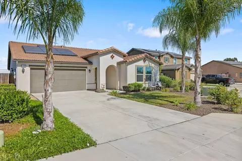 1646 N Arroyo Ct, Visalia, CA 93292