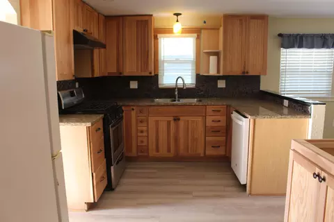Kitchen - 307 N Orange Ave, Exeter, CA 93221 photo 8 of 10