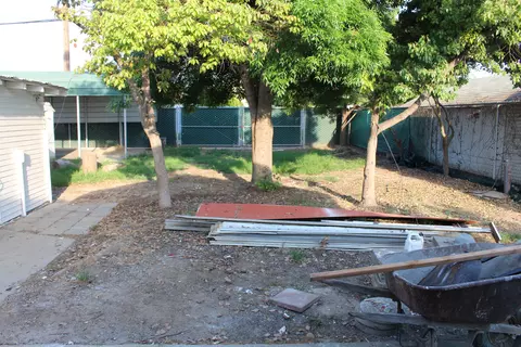 Exterior - 307 N Orange Ave, Exeter, CA 93221 photo 3 of 20