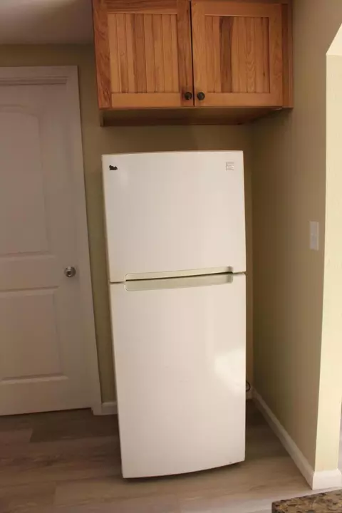 Kitchen - 307 N Orange Ave, Exeter, CA 93221 photo 6 of 10