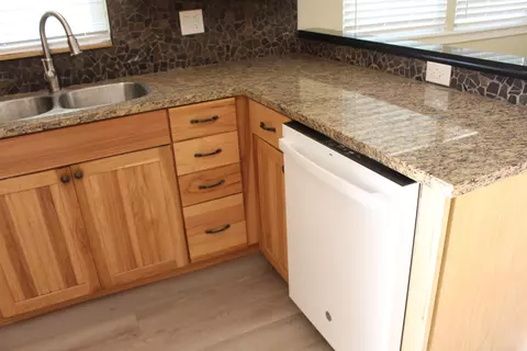 Kitchen - 307 N Orange Ave, Exeter, CA 93221 photo 4 of 10