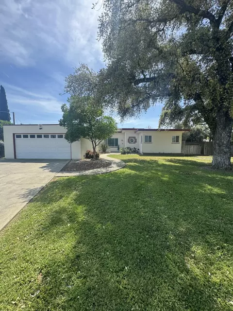 1127 W Walnut Ave, Visalia, CA 93277