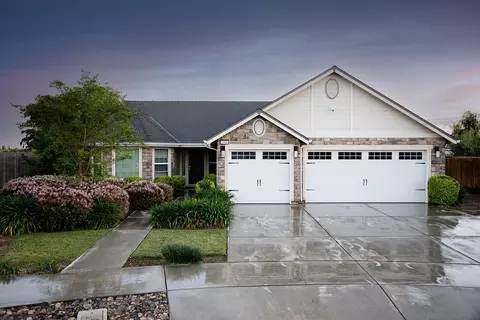 2508 N Kayenta Ct, Visalia, CA 93291
