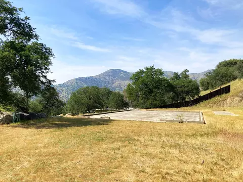 Exterior - 43669 Skyline Dr, Three Rivers, CA 93271 photo 12 of 14