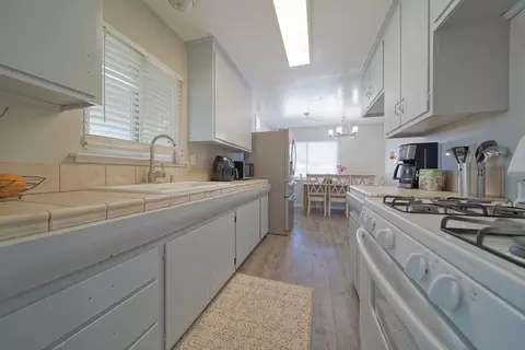 Kitchen - 113 Bryant Ct, Exeter, CA 93221 photo 4 of 6