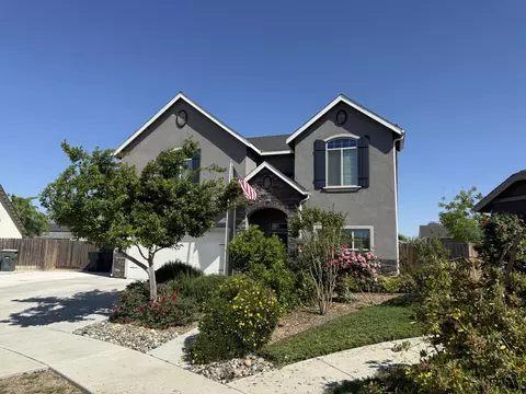 2003 W Hopkins Dr W, Hanford, CA 93230