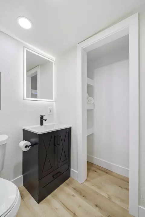 Bath - 2232 Gaither St, Selma, CA 93662 photo 3 of 4