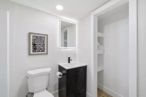 Bath - 2232 Gaither St, Selma, CA 93662 photo 2 of 4