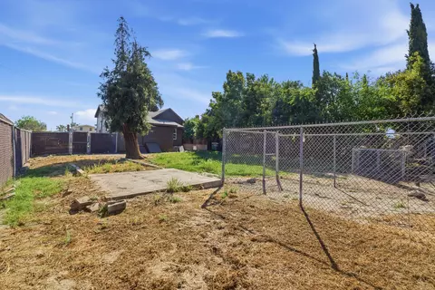 Exterior - 2232 Gaither St, Selma, CA 93662 photo 5 of 6