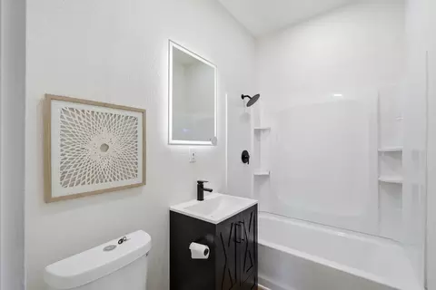 Bath - 2232 Gaither St, Selma, CA 93662 photo 1 of 4