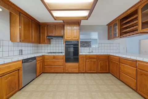 Kitchen - 16808 Palmer Ave, Huron, CA 93234 photo 5 of 5