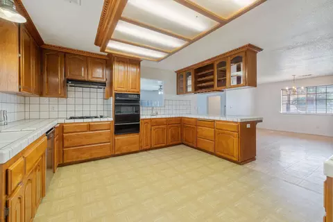 Kitchen - 16808 Palmer Ave, Huron, CA 93234 photo 4 of 5