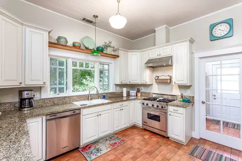 Kitchen - 40926 Old Three Rivers Rd, Three Rivers, CA 93271 photo 1 of 4