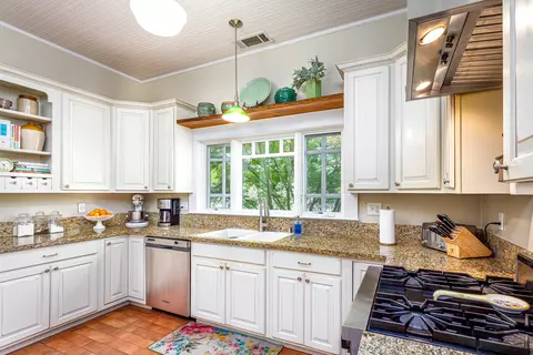 Kitchen - 40926 Old Three Rivers Rd, Three Rivers, CA 93271 photo 3 of 4