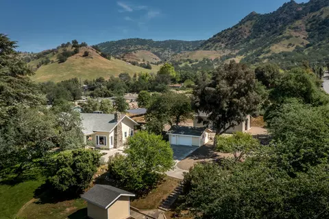 View/Area - 40926 Old Three Rivers Rd, Three Rivers, CA 93271 photo 3 of 3