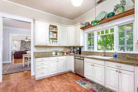 Kitchen - 40926 Old Three Rivers Rd, Three Rivers, CA 93271 photo 2 of 4
