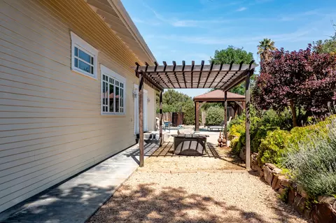 Exterior - 40926 Old Three Rivers Rd, Three Rivers, CA 93271 photo 8 of 20