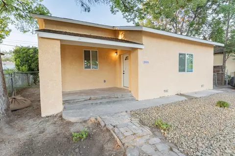 1026 E Tulare Ave, Tulare, CA 93274