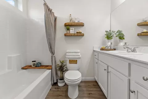 Bath - 30774 Azalea Rd, Visalia, CA 93291 photo 1 of 1