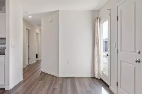 Entry Way - 725 James Ave, Corcoran, CA 93212 photo 6 of 7