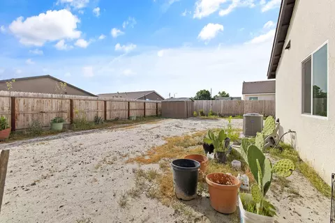 Exterior - 725 James Ave, Corcoran, CA 93212 photo 9 of 9