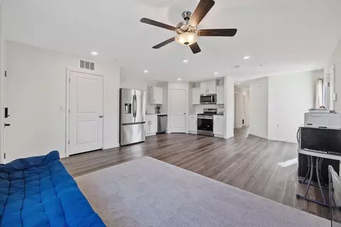 Entry Way - 725 James Ave, Corcoran, CA 93212 photo 2 of 7
