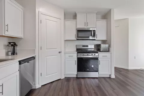 Kitchen - 725 James Ave, Corcoran, CA 93212 photo 2 of 2