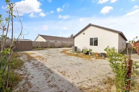 Exterior - 725 James Ave, Corcoran, CA 93212 photo 8 of 9