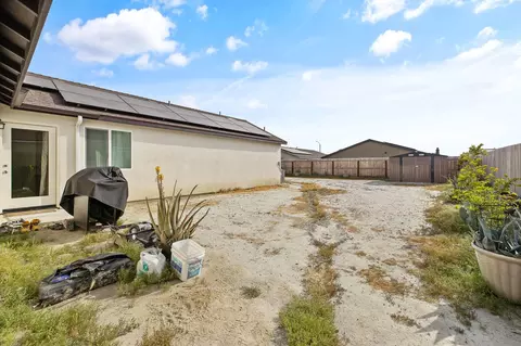 Exterior - 725 James Ave, Corcoran, CA 93212 photo 5 of 9