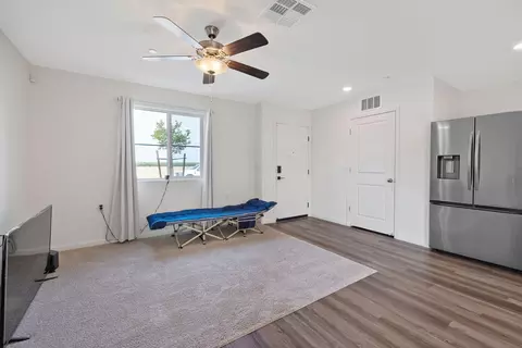 Entry Way - 725 James Ave, Corcoran, CA 93212 photo 3 of 7