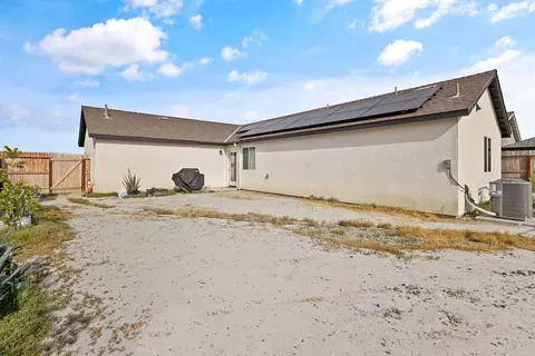 Exterior - 725 James Ave, Corcoran, CA 93212 photo 6 of 9