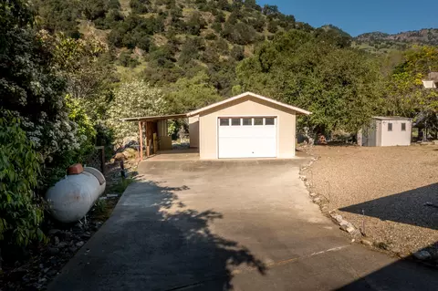 Exterior - 44335 North Frk, Three Rivers, CA 93271 photo 8 of 20