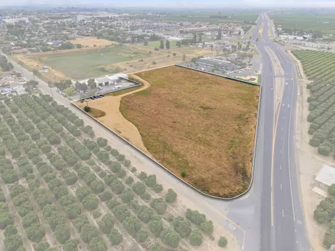 W Mariposa Street, Lindsay, CA 93247