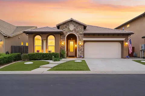 11327 N Via Napoli Dr, Fresno, CA 93730