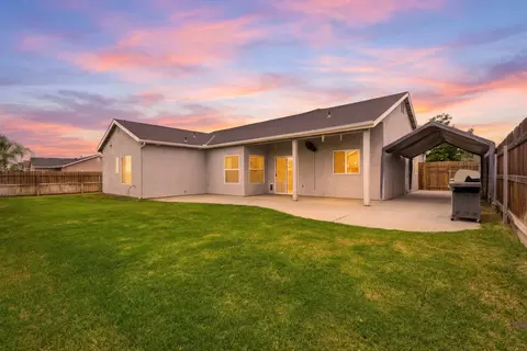 Exterior - 1497 Persimmon St, Lemoore, CA 93245 photo 4 of 6