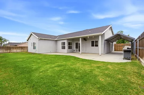 Exterior - 1497 Persimmon St, Lemoore, CA 93245 photo 3 of 6