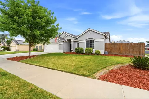 Exterior - 1497 Persimmon St, Lemoore, CA 93245 photo 5 of 6