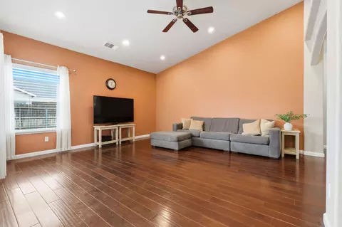 Living - 1497 Persimmon St, Lemoore, CA 93245 photo 5 of 5