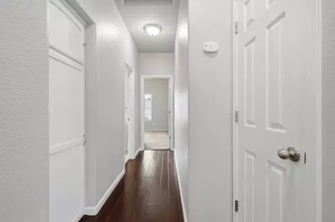 Entry Way - 1497 Persimmon St, Lemoore, CA 93245 photo 5 of 5