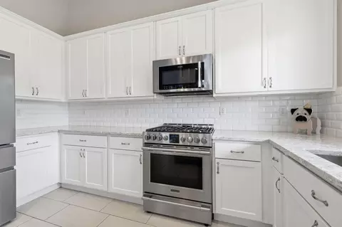 Kitchen - 1497 Persimmon St, Lemoore, CA 93245 photo 4 of 5