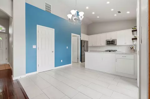 Entry Way - 1497 Persimmon St, Lemoore, CA 93245 photo 4 of 5