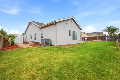 Exterior - 1497 Persimmon St, Lemoore, CA 93245 photo 6 of 6