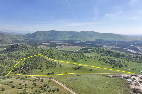 43008 Dr 152, Orosi, CA 93647