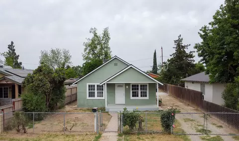 818 W Sweet Ave W, Visalia, CA 93291