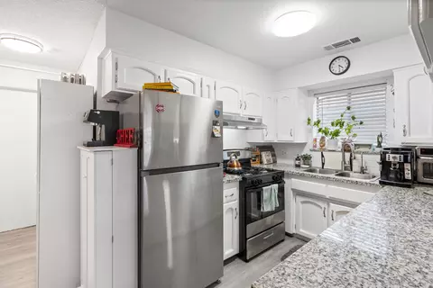 300 E Ivy St, Hanford, CA 93230 photo 8