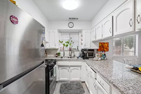 300 E Ivy St, Hanford, CA 93230 photo 10